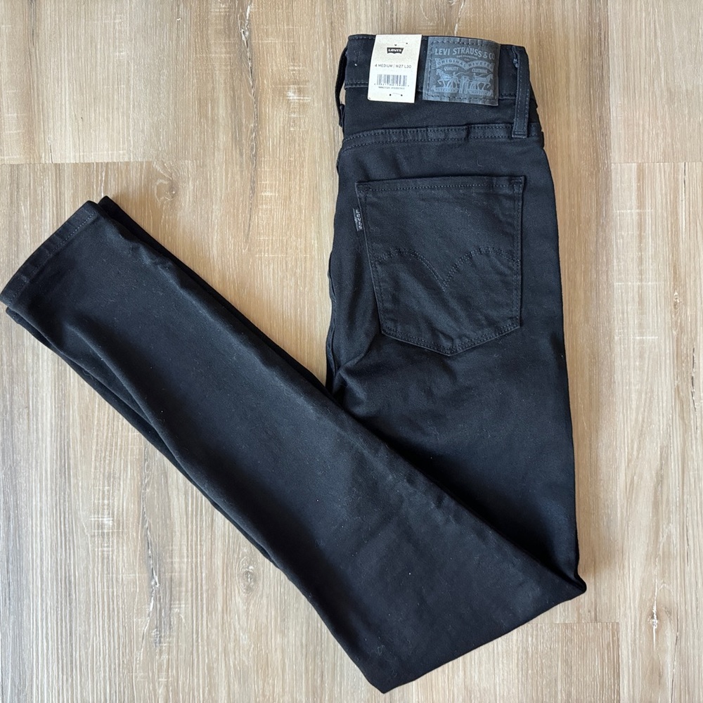 NWT Levi’s 721 High Rise Skinny Jeans Size 27 (W27xL30)